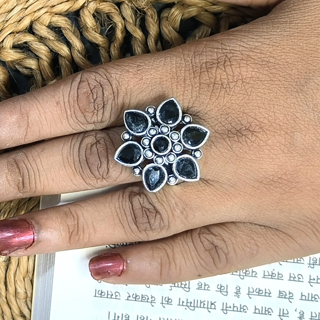 FLOWER OXIDISED SILVER LOOKLIKE ADJUSTABLE FINGER RINGS