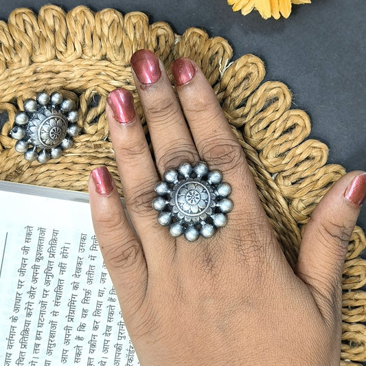 ANTIQUE OXIDISED SILVER LOOKLIKE FINGER RING